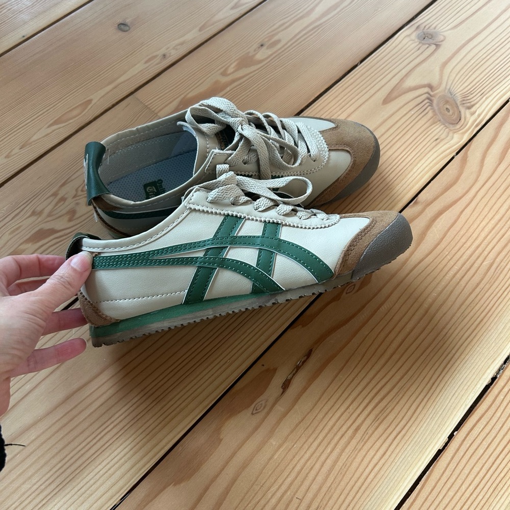 Onitsuka tige Green and Tan Sneakers like new